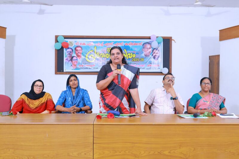 പ്രമാണം:41101 TKMHSS praveshanolsavam3.jpg