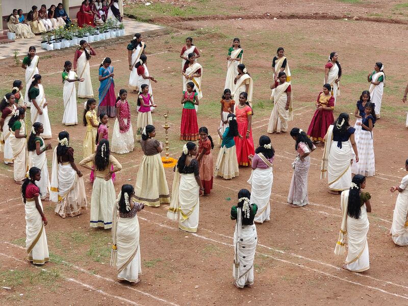 പ്രമാണം:42008 onam252.jpg