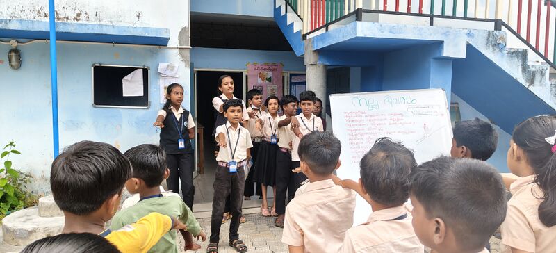 പ്രമാണം:43338 schoolassembly gupgsfort.resized.jpg