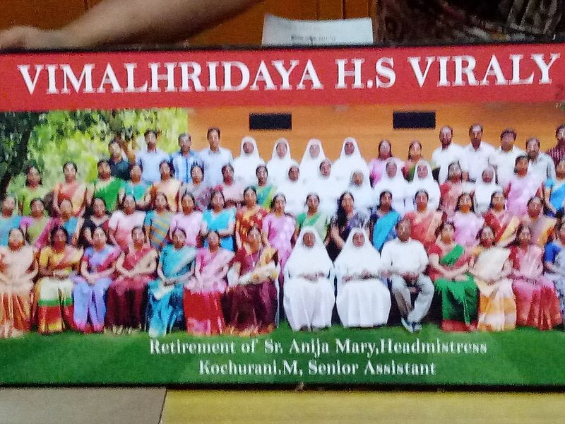 പ്രമാണം:44003 staff.resized.jpg