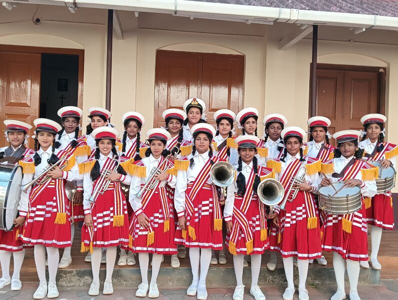 പ്രമാണം:Bandset 22013.jpeg