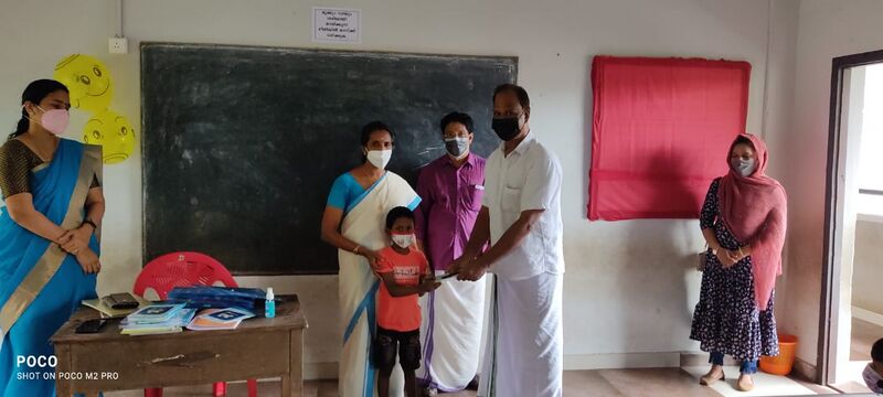 പ്രമാണം:18402 praveshanolsavam 2021-22 19.jpg