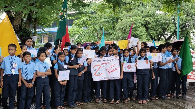 പ്രമാണം:26337 ekm lahari2.jpg