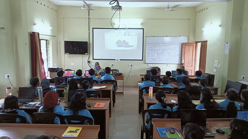 പ്രമാണം:41035school camp.jpg