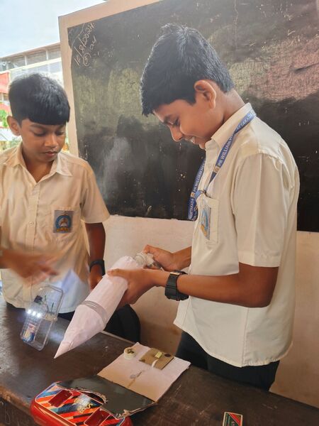 പ്രമാണം:44018 se3 24-25.jpg