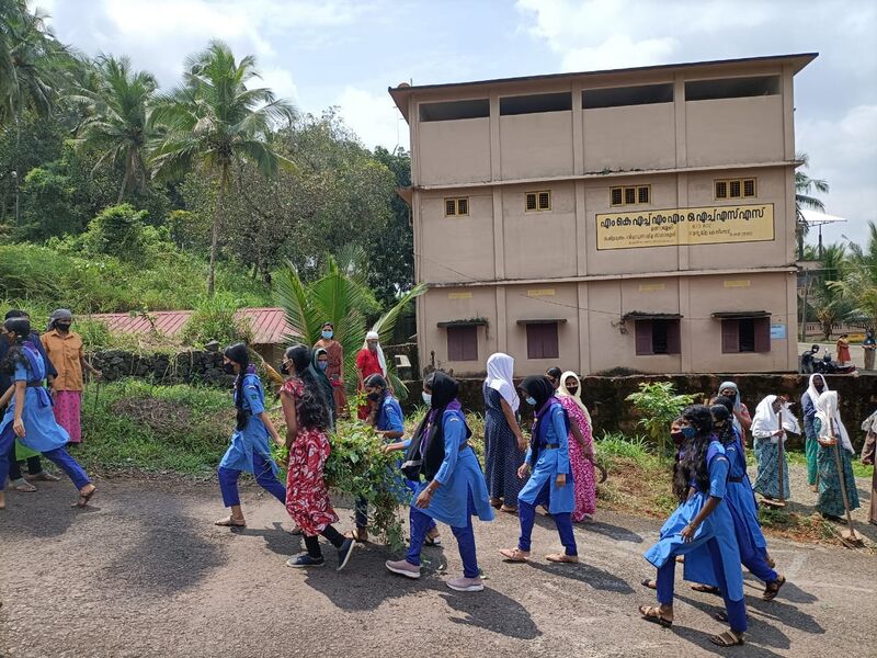 പ്രമാണം:47089 cleaning scout.jpeg