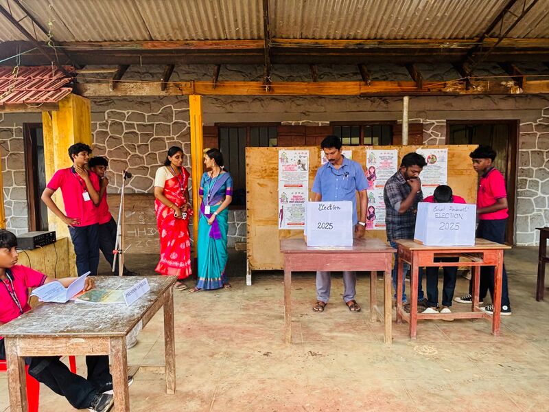 പ്രമാണം:Election 2025 43042.jpg