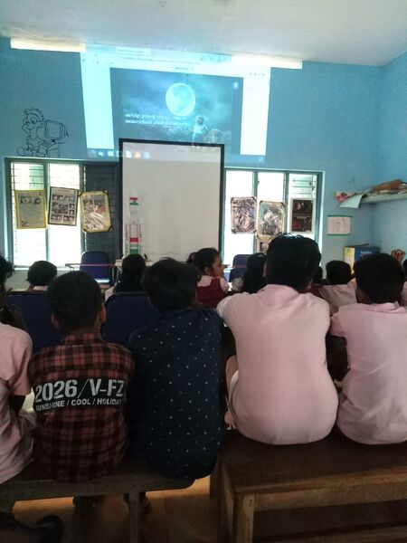 പ്രമാണം:High tech class room2.jpg