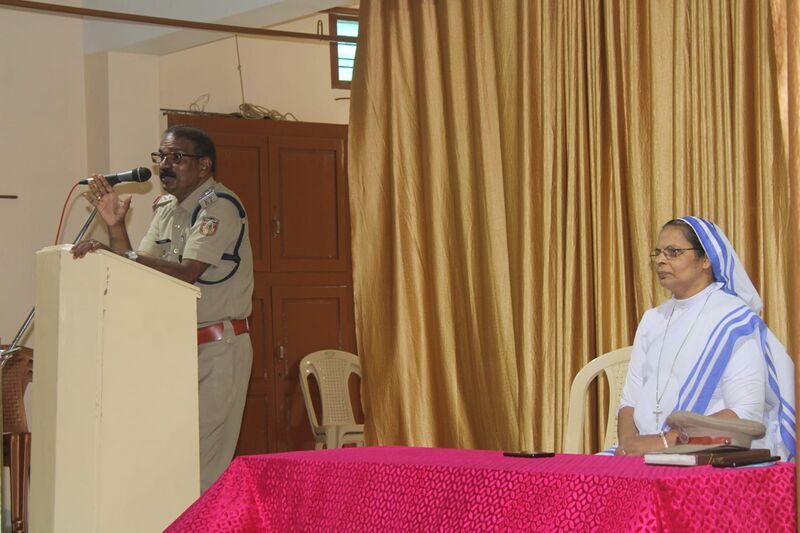 പ്രമാണം:Road safety 35052 22 (1).jpeg