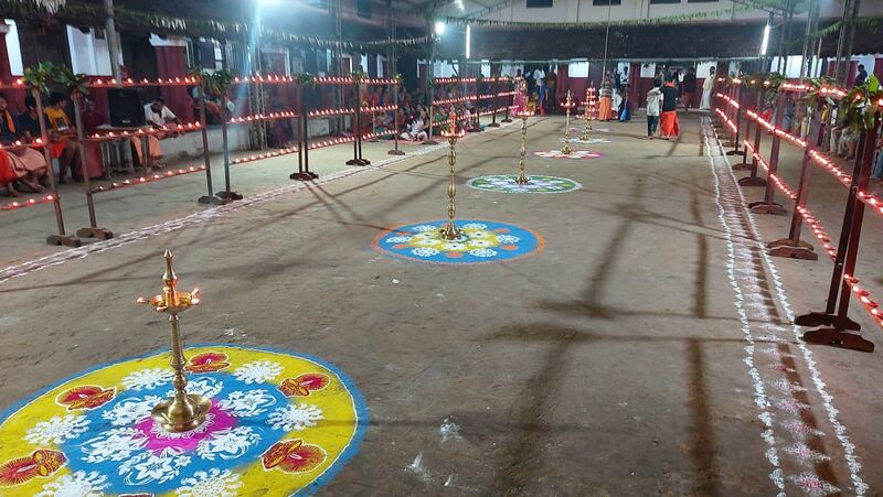 പ്രമാണം:11007 karthikapooja22 11.jpeg