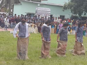 15051 sack race.jpg