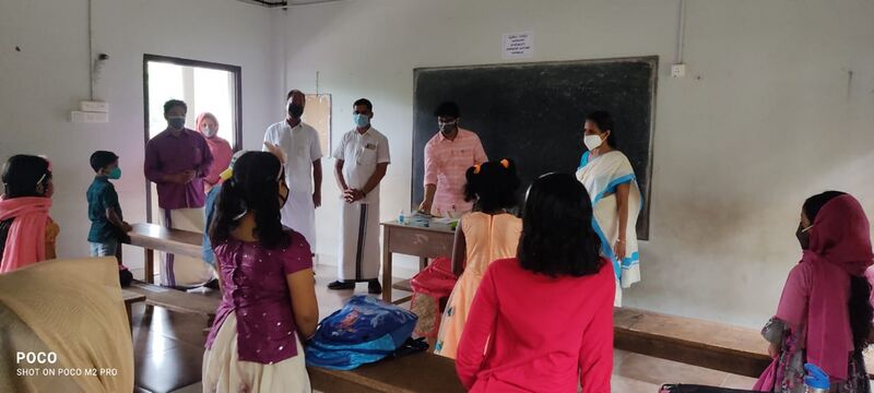 പ്രമാണം:18402 praveshanolsavam 2021-22 52.jpg