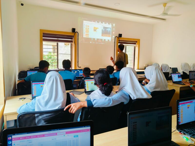 പ്രമാണം:19077 School Camp 2.jpg