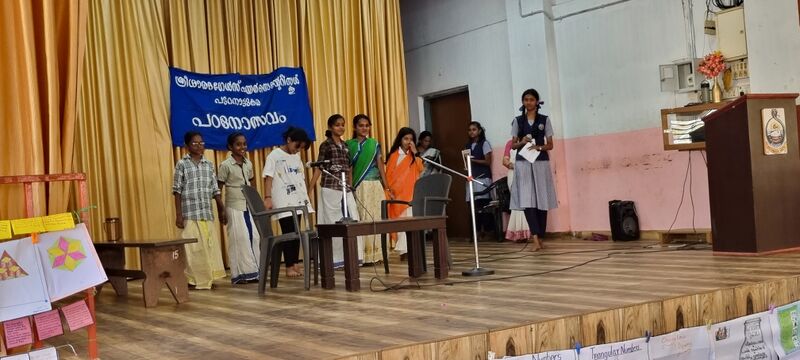 പ്രമാണം:22076 padanolsavam2.jpg