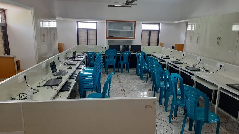 പ്രമാണം:25099 School IT Lab.jpeg