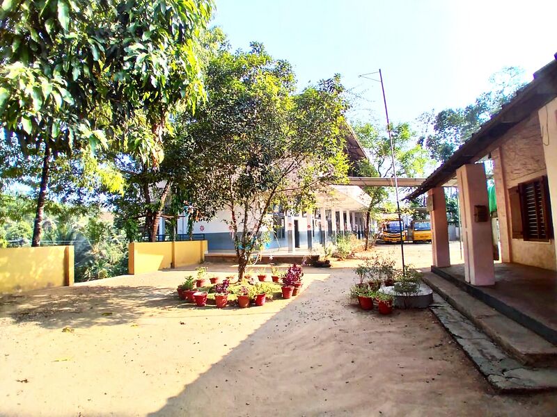 പ്രമാണം:29312 classroom6.jpg