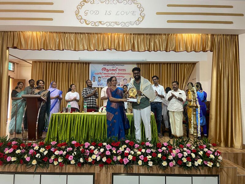 പ്രമാണം:35052 meritaward 25 5.jpg