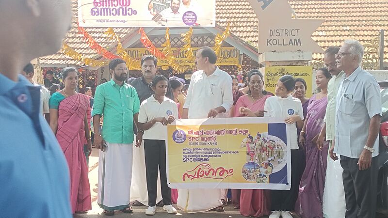 പ്രമാണം:39001 pravesanothsavam1.jpg