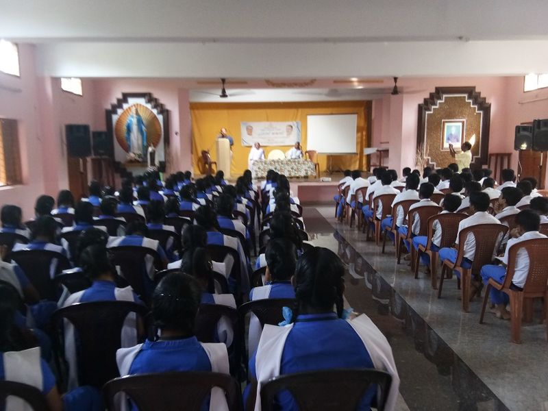 പ്രമാണം:Class1 mihs.jpg