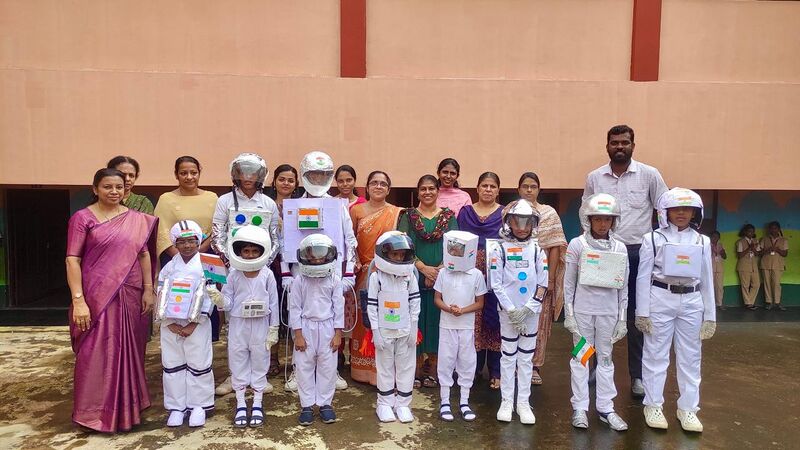 പ്രമാണം:SCIENCE DAY SHOHS.jpeg