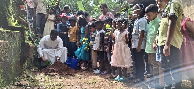 പ്രമാണം:12425 KGD PARISTHITHIDINAM2025.jpg