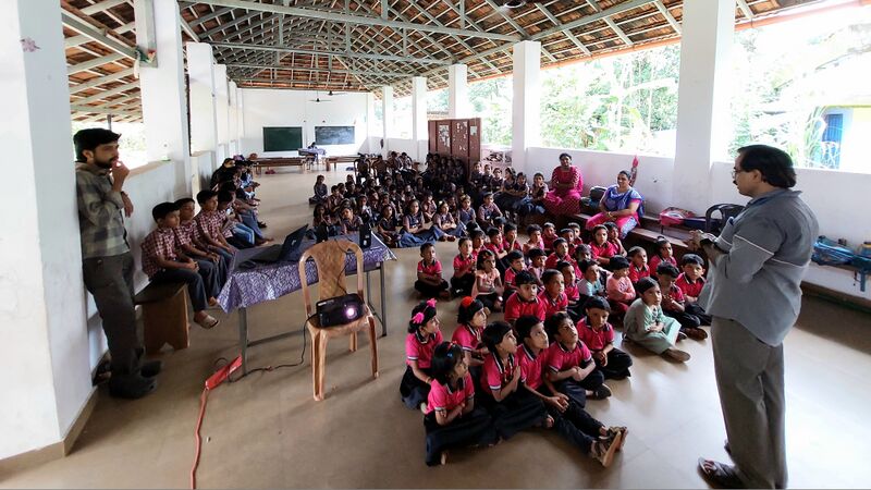 പ്രമാണം:13451 hitech presentation.jpg