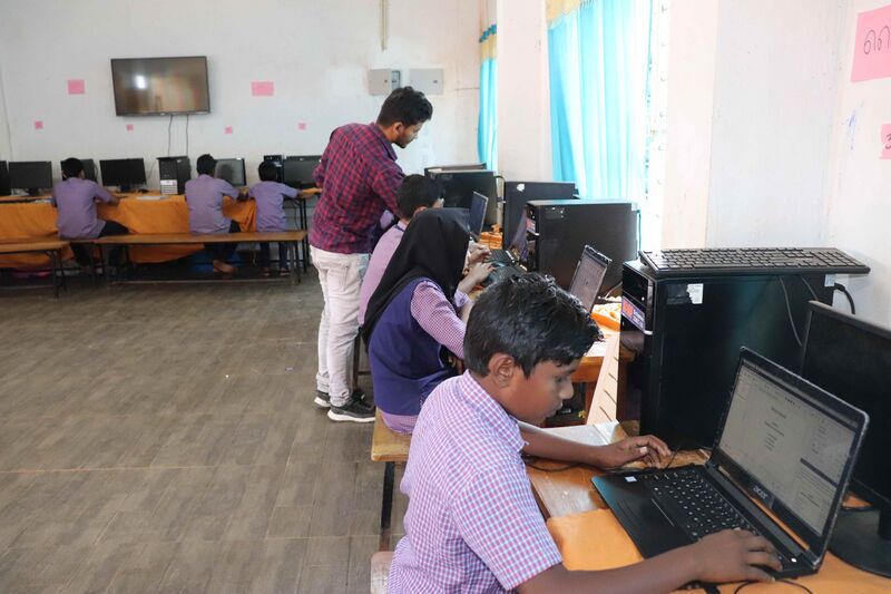 പ്രമാണം:15072 Lab.JPG