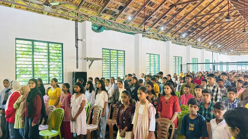 പ്രമാണം:16052 Pravesanolsavam-june2026.jpg