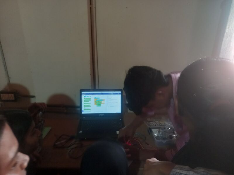 പ്രമാണം:19074 robo2.jpg