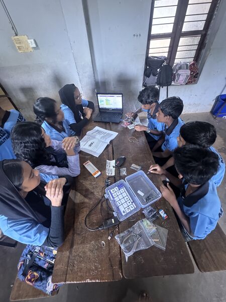 പ്രമാണം:19112lk robotic training2025D.JPG