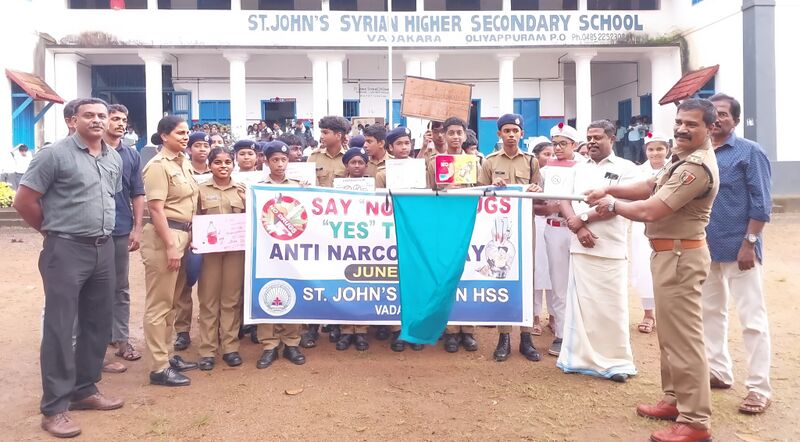 പ്രമാണം:28010 Flagoff.jpg