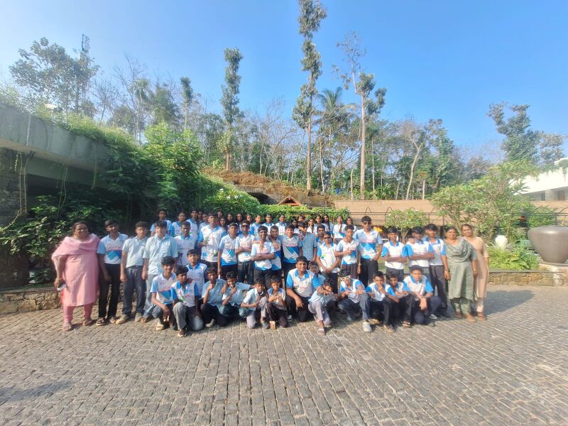 പ്രമാണം:38099 studio2.jpg