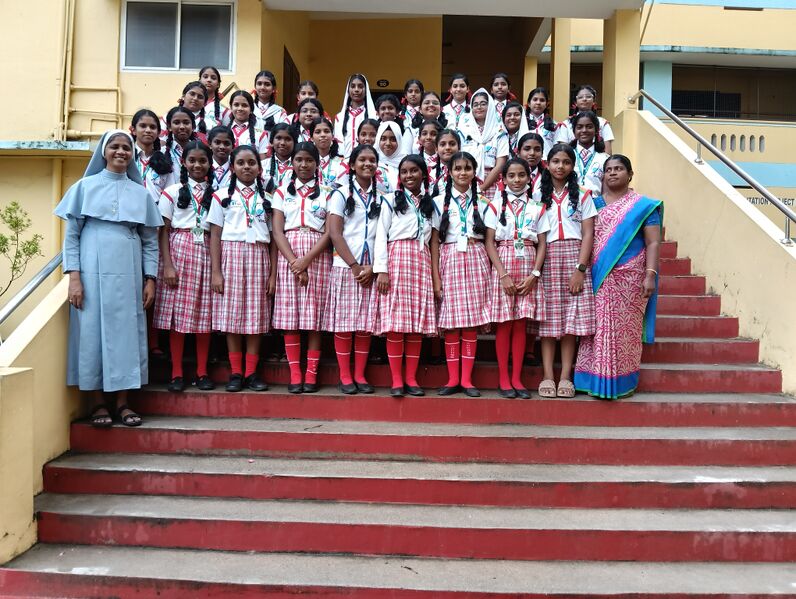 പ്രമാണം:41068 2024-27 LK BATCH 1.jpg