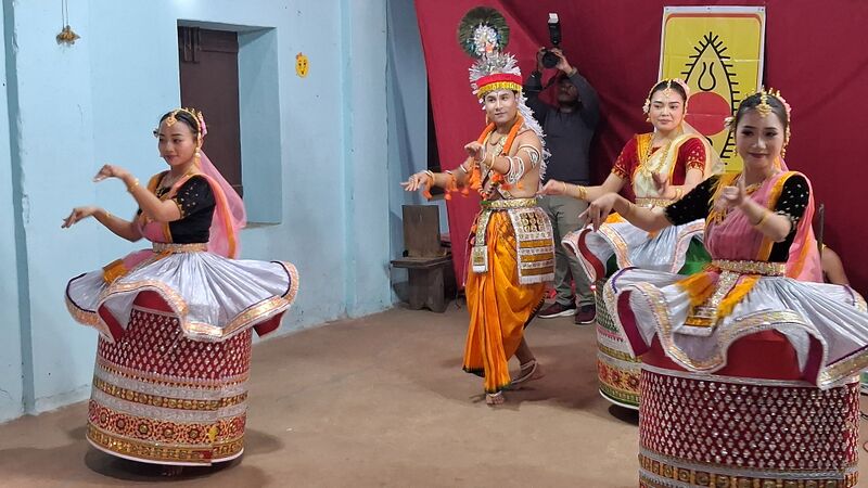 പ്രമാണം:41409 Manipuri dance 12.jpg