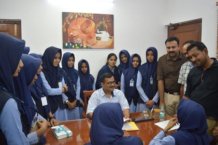 ആസ്പയർ വിദ്യാർത്ഥികൾ ഡൽഹി മുഖ്യ മന്ത്രി അരവിന്ദ് കെജ്രിവാളിനോടൊപ്പം