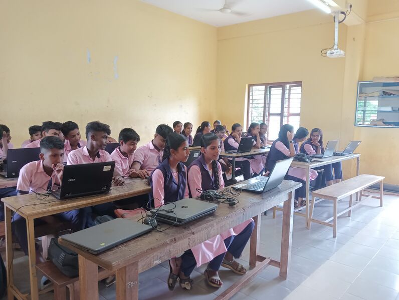 പ്രമാണം:11072 LK camp.jpg