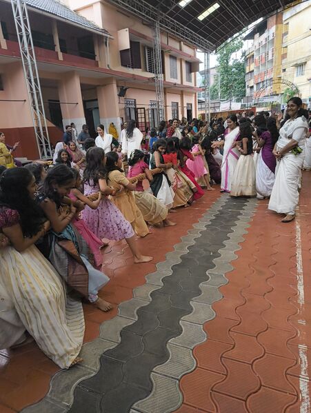 പ്രമാണം:16002 onam8 25.jpg