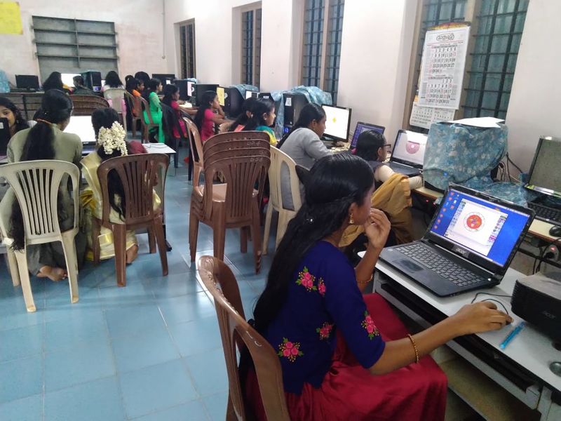 പ്രമാണം:22076 pookkalam.jpeg