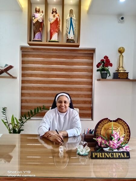 പ്രമാണം:28002principal photo.jpg