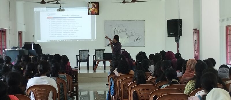 പ്രമാണം:29040-Focus Point Class-2.jpg