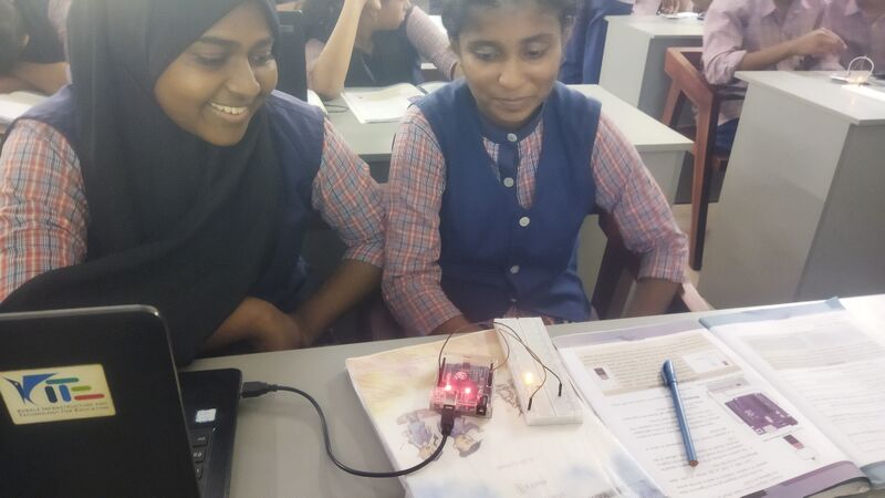 പ്രമാണം:41075 robotraing.jpg