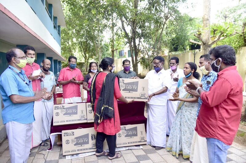 പ്രമാണം:42011 adukkathe aduth 2.jpg