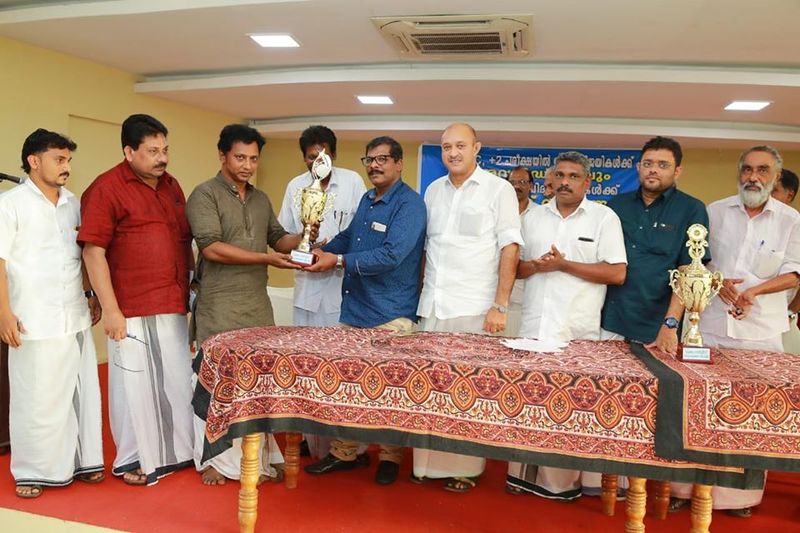 പ്രമാണം:47068-award.jpg