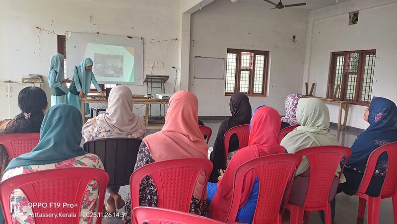 പ്രമാണം:47068 mother2.jpg