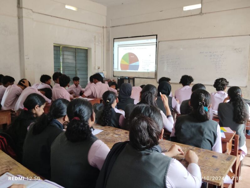 പ്രമാണം:48050-hitech-classroom.jpg