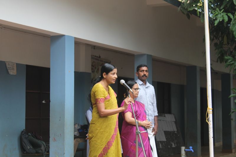 പ്രമാണം:Aug 15 Principal's Address.JPG