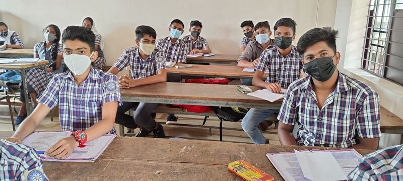 പ്രമാണം:Class photo Two.jpg