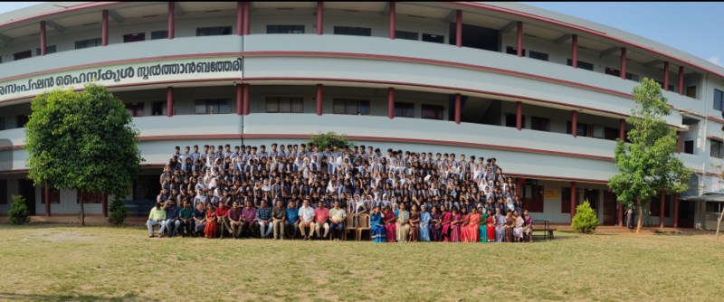 പ്രമാണം:Sslc students .png