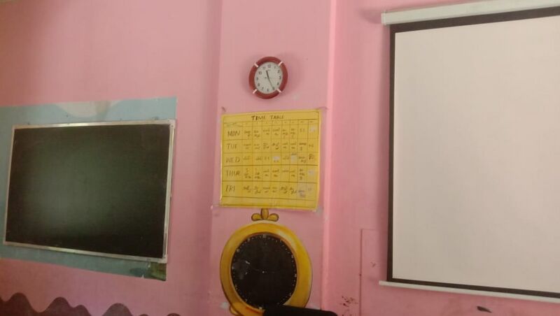 പ്രമാണം:ഹൈടെക് ക്ലാസ്സ്‌റൂം...gflps.jpg