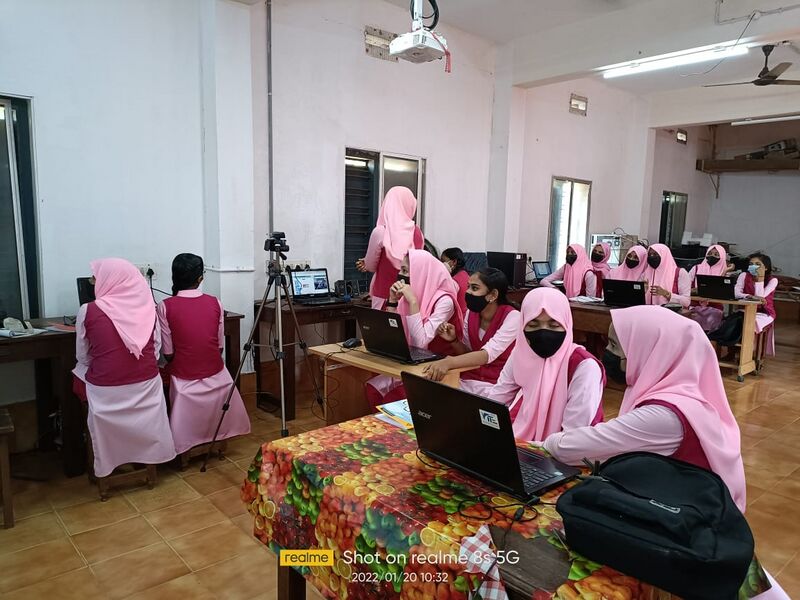 പ്രമാണം:12345 dist.jpg